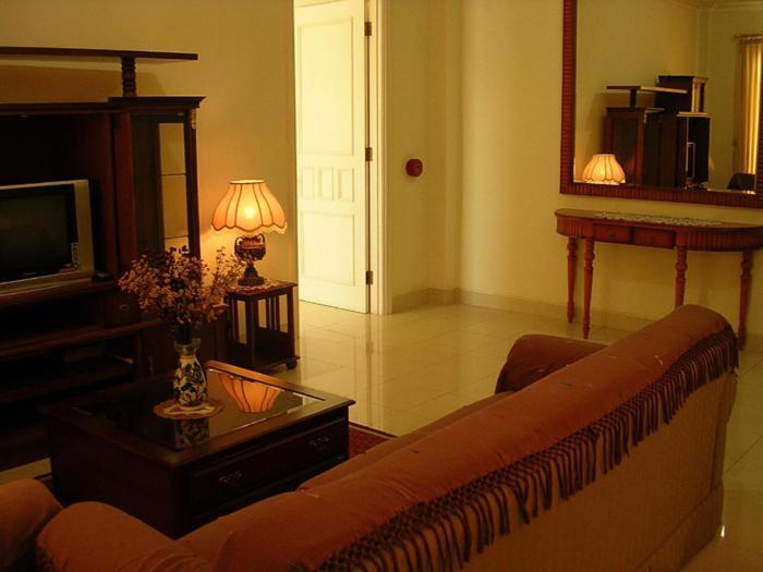 Margot Apartment Pondok Indah Jakarta Buitenkant foto